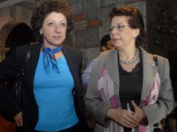 La comisionada presidenta del Instituto Federal de Acceso a la Información y Protección de Datos, Jacqueline Peschard (d). ARCHIVO  /