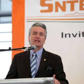 Realizan campaña de conciencia con los peatones