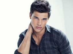 Taylor Lautner da vida a Nathan en la cinta Sin escape. ESPECIAL  /