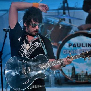 Beto Cuevas explora vena social en temas de nuevo disco