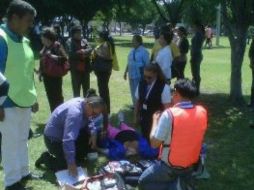 Las personas desalojadas permanecen en la Glorieta de la Normal. O. GARCÍA  /