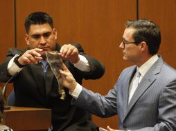 Alberto Álvarez (izquierda) durante el interrogatorio en el juicio de Jackson. AFP  /