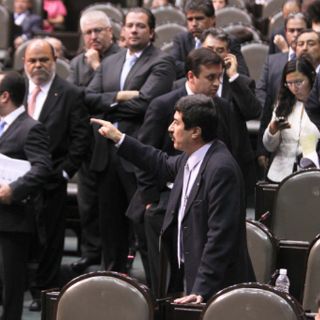 Diputados piden cancelar bono por 'Estela de Luz'