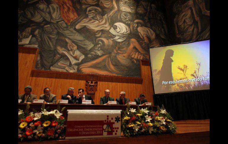 Al evento, asistieron Héctor Raúl Perez, rector del CUCS, y el secretario de salud Alfonso Petersen. S. NÚÑEZ  /