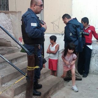 Atacan a familia en Miravalle