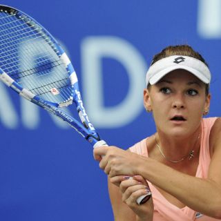 Zvonareva y Radwanska se disputarán la final del torneo de Tokio