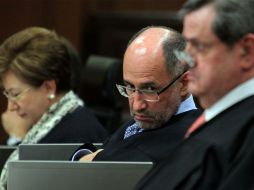 El ministro, José Ramón Cossío(c) durante el debate en la SCJN de las leyes antiaborto de Baja California y San Luis Potosí. ARCHIVO  /