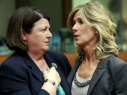 La ministra española de Ciencia e Innovación, Cristina Garmendia con la comisaria irlandesa Maire Geoghegan.EFE  /