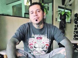 Karlin (Juan Carlos Murillo) fundó Nómadas para compartir una de sus pasiones: la perforación. A. MADERA  /