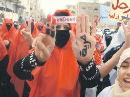 Mujeres sirias se manifiestan en las calles de Damasco, cerca de donde el embajador estadounidense fue atacado. AFP  /