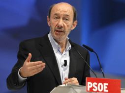 Alfredo Pérez Rubalcaba interviene en el foro de sanidad de la conferencia política que celebra PSOE en Madrid. EFE  /