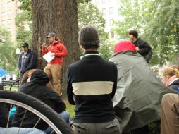 Los protestantes declararon su solidaridad a cientos de presonas que se quejan en un parque de Manhattan. EFE  /
