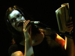 Rocío Cerón interpreta el poema América con el cello de Natalia Pérez y visuales de Nómada.  /