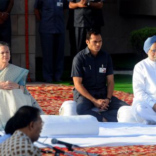 Rinden homenaje a Gandhi por el 142 aniversario de su nacimiento