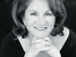 La periodista Linda Himmelstein escribió El Rey del Vodka: La historia de Pyotr Smirnov y la caída de un imperio. ESPECIAL  /