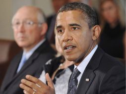 Barack Obama, mantiene un encuentro con su equipo de gobierno, en la Casa Blanca. EFE  /