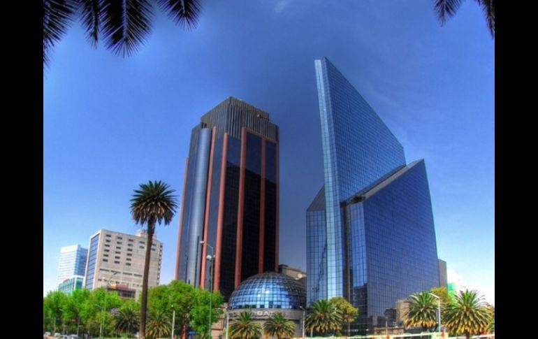 A media jornada, la Bolsa reporta baja en indicadores por preocupaciones mundiales. ESPECIAL  /