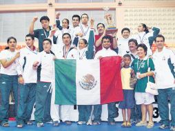 El equipo mexicano de taekwondo en Santo Domingo 2003 contribuyó al lustre de la delegación invitada. MEXSPORT  /