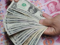 El Dólar norteamericano y el Yuan chino pueden enfrentarse en la arena de la economía. ARCHIVO  /
