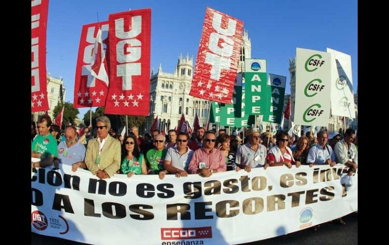 Los manifestantes piden no se hagan recortes a la educación pública. EFE  /