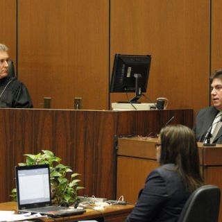 Farmacéutico declara que abasteció a Murray de 255 frascos de Profopol