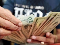 La máxima cotización del dólar a la venta es de 13.15 pesos por unidad y la mínima de 13.05 A. GARCÍA  /