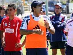 El técnico Fernando Quirarte realizó su primer entrenamiento táctico con el equipo.  /