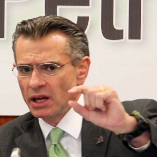 Compra de acciones de Repsol no sustituye inversiones en México: Pemex