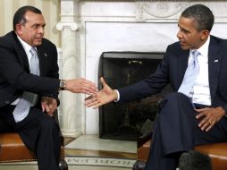 El Presidente Barack Obama se reunió con su homólogo de Honduras, Porfirio Lobo y dijo que empieza un nuevo capítulo.EFE  /