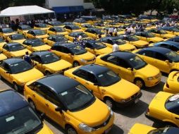 Cada unidad tendrá un tarjetón visible con la fotografía del conductor y los detalles del taxi. ESPECIAL  /