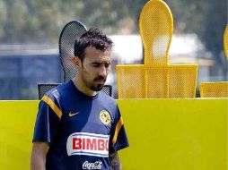 El capitán del América, Vicente Sánchez, se retira cabizbajo del entrenamiento azulcrema. MEXSPORT  /
