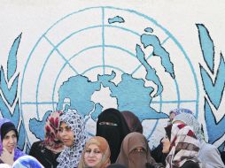 Palestinos protestan fuera de la Organización de las Naciones Unidas en Gaza. AP  /