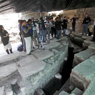 INAH halla plataforma prehispánica en el Zócalo