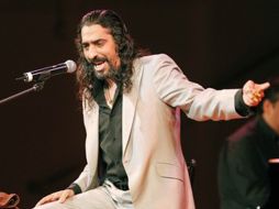 El cantante abrió su actuación con el tema 'Garganta con arena'. REUTERS  /