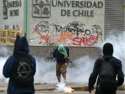 Autoridades del país sudamericano indicaron que 25 agentes de Policía y conco civiles resultaron lesionados por las revueltas. AFP  /