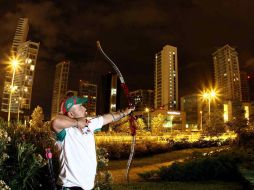 El arquero mexicano Rubén Ochoa, atleta que competirá en Guadalajara 2011. MEXSPORT  /