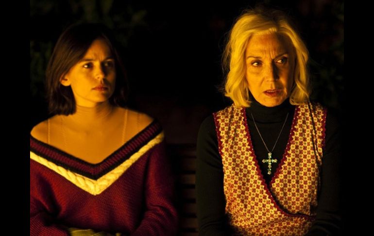 Elena Anaya y Marisa Paredes en una escena de la cinta La piel que habito de Pedro Almodóvar. ESPECIAL  /