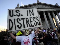 Miembros del grupo ''Ocupemos Wall Street'' se manifiestan a los alrededores del distrito financiero, en Nueva York. AFP  /
