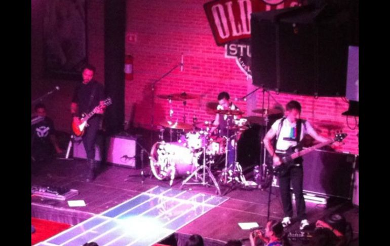 Lucybell apareció en escena rebasadas las 23:00 horas. ESPECIAL  /