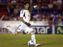 El portero Luis Michel, durante un juego de la semana 1 del Apertura 2011. MEXSPORT  /