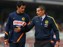 rAlfredo Tena (D) y Daniel Máquez (I) conversan durante un partido en la jornada 11 del Apertura. MEXSPORT  /