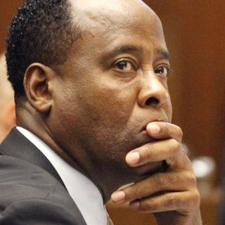 Murray cae en contradicciones en juicio sobre la muerte de Jackson