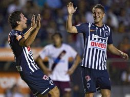 Abraham Carreño (izq.) festeja su gol con Mier de Rayados de Monterrey. MEXSPORT  /