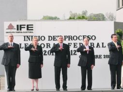 Leonardo Valdés Zurita (centro), encabeza la ceremonia con motivo del inicio del Proceso Electoral Federal 2011-2012. NTX  /