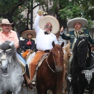 Ganaderos realizan cabalgata en el Centro