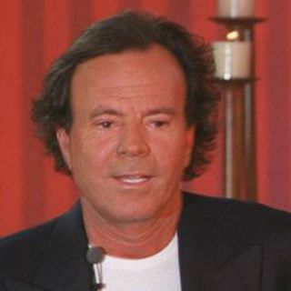 Julio Iglesias admite que en sus inicios 'era un mal cantante'