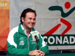 El director de la Conade, Bernardo de la Garza, corrió con la Antorcha Panamericana en el recorrido que se hizo en el DF. NTX  /