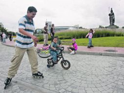 Tras obras de repavimentación, el Ayuntamiento tapatío decidió convertir La Minerva en área peatonal, durante sábados y domingos.  /