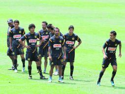 Jugadores de América durante su práctica previa al encuentro de este día con Monarcas Morelia. MEXSPORT  /