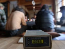 En la imagen muestra un instrumento para medir el nivel de radiación. EFE  /